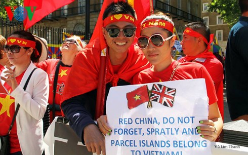 Người Việt tại Anh xuống đường biểu tình phản đối Trung Quốc - ảnh 8