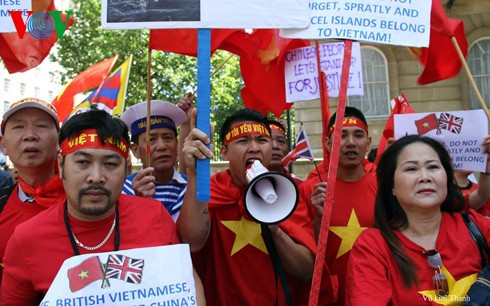 Người Việt tại Anh xuống đường biểu tình phản đối Trung Quốc - ảnh 9