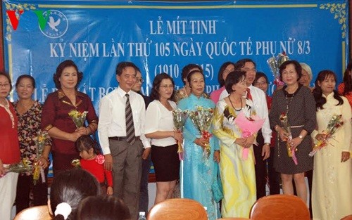 Ra mắt Ban Chấp hành lâm thời Phụ nữ Việt kiều Campuchia - ảnh 1