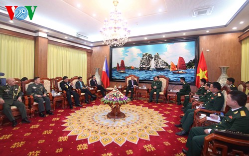 Việt Nam và Philippines tăng cường hợp tác song phương trong lĩnh vực quốc phòng - ảnh 1