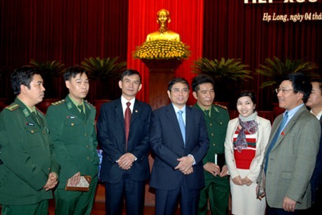 Phó Thủ tướng Phạm Bình Minh tiếp xúc cử tri tại thành phố Hạ Long, tỉnh Quảng Ninh - ảnh 1
