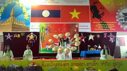 Thiếu nhi Trường song ngữ Lào - Việt Nam Nguyễn Du vui đón trung thu - ảnh 2
