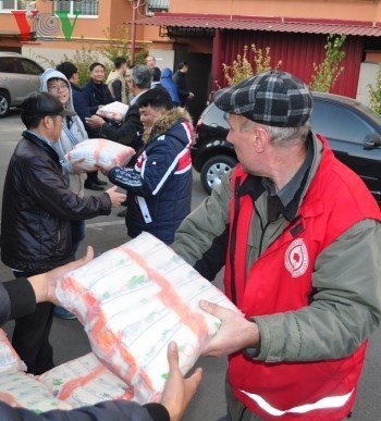 Người Việt tại Odessa trao quà tặng Hội Chữ Thập Đỏ Ukraine - ảnh 2