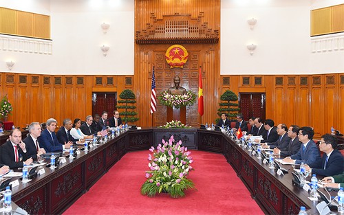 Thủ tướng Nguyễn Xuân Phúc gặp Tổng thống Hoa Kỳ Barack  Obama - ảnh 1