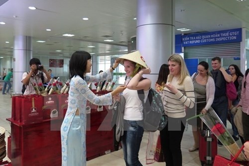 Việt Nam ngày càng thu hút nhiều du khách Nga  - ảnh 1