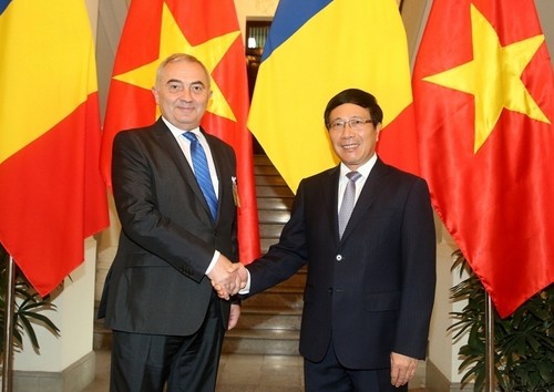Phó Thủ tướng, Bộ trưởng Ngoại giao Phạm Bình Minh tiếp Bộ trưởng Ngoại giao Romania Lazar Comanescu - ảnh 1