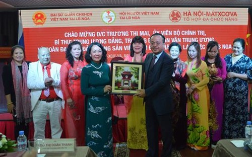Trưởng Ban Dân vận TW Trương Thị Mai gặp mặt cộng đồng người Việt tại Nga - ảnh 12