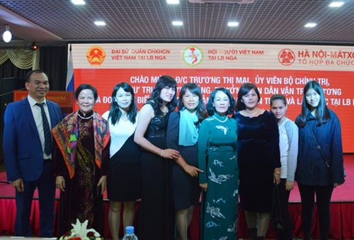 Trưởng Ban Dân vận TW Trương Thị Mai gặp mặt cộng đồng người Việt tại Nga - ảnh 16
