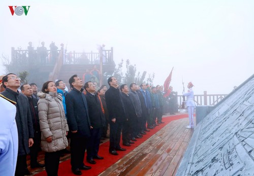 Chủ tịch nước Trần Đại Quang dự Lễ thượng cờ trên đỉnh Fansipan  - ảnh 1