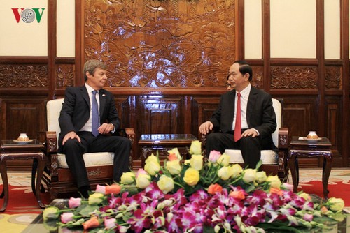  Chủ tịch nước Trần Đại Quang tiếp các Đại sứ trình Quốc thư  - ảnh 1