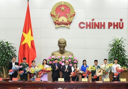 Thủ tướng Nguyễn Xuân Phúc gặp mặt những gương mặt trẻ Việt Nam tiêu biểu - ảnh 1