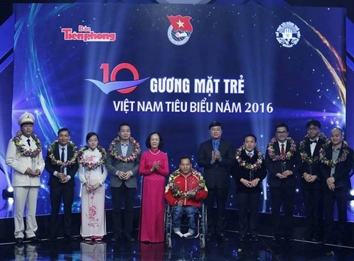 Vinh danh 10 gương mặt trẻ Việt Nam tiêu biểu năm 2016 - ảnh 1