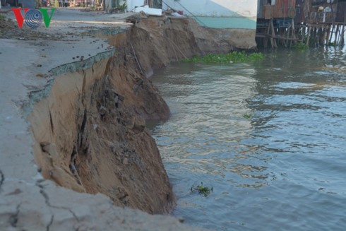 Chính phủ và các chuyên gia quan tâm đến vấn đề sạt lở và an ninh nguồn nước sông Mekong - ảnh 1