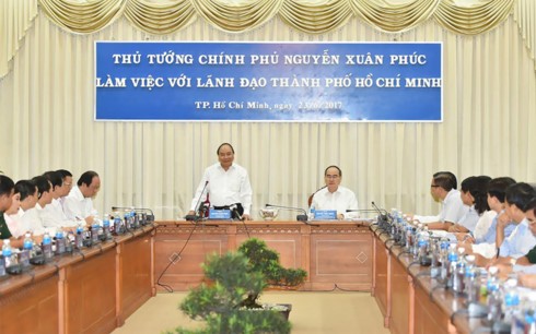 Thủ tướng Nguyễn Xuân Phúc làm việc với lãnh đạo Thành phố Hồ Chí Minh - ảnh 1