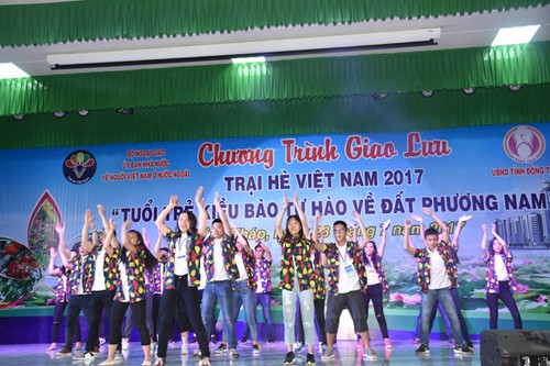 Đại biểu trại hè Việt Nam giao lưu với thanh niên tỉnh Đồng Tháp - ảnh 2