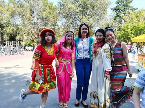  Sinh viên Việt Nam giới thiệu văn hóa dân tộc nhân kỷ niệm  428 năm Thành phố Volgograd - ảnh 5