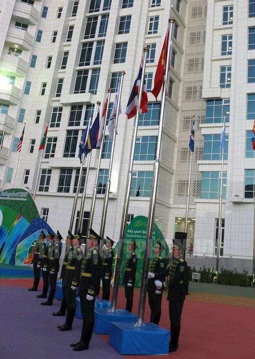 Lễ thượng cờ Việt Nam được tổ chức trang trọng tại AIMAG 5 - ảnh 1