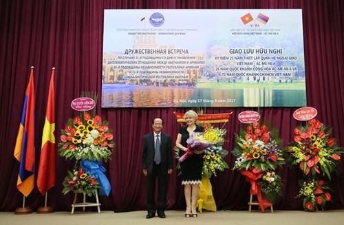  Giao lưu hữu nghị kỷ niệm 25 năm thiết lập quan hệ ngoại giao Việt Nam - Armenia  - ảnh 2