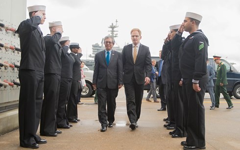 Đại sứ Việt Nam tại Mỹ thăm Norfolk và tàu sân bay USS George H.W.Bush - ảnh 1