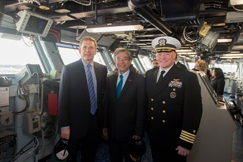 Đại sứ Việt Nam tại Mỹ thăm Norfolk và tàu sân bay USS George H.W.Bush - ảnh 2