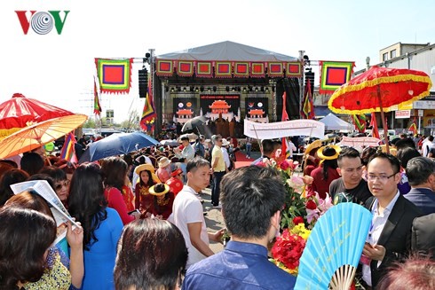 Người Việt tại Séc long trọng tổ chức lễ giỗ Tổ Hùng Vương - ảnh 9