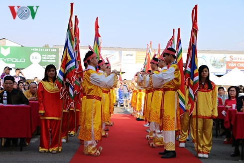 Người Việt tại Séc long trọng tổ chức lễ giỗ Tổ Hùng Vương - ảnh 4