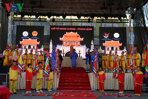 Người Việt tại Séc long trọng tổ chức lễ giỗ Tổ Hùng Vương - ảnh 7