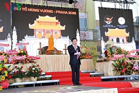Người Việt tại Séc long trọng tổ chức lễ giỗ Tổ Hùng Vương - ảnh 8