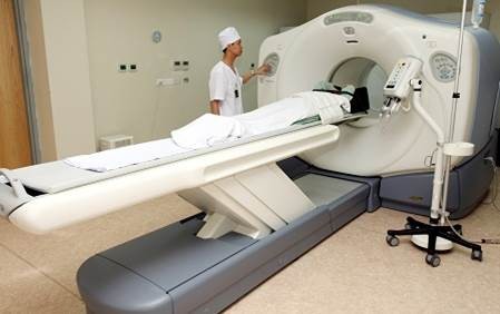 Điều trị ung thư tuyến giáp bằng i-ốt phóng xạ - ảnh 1