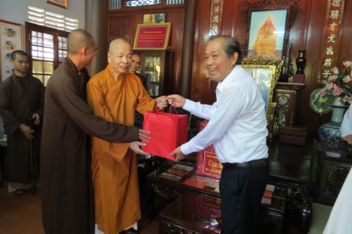  Phó Thủ tướng thường trực Chính phủ Trương Hòa Bình thăm các chức sắc Phật giáo tại Huế - ảnh 1