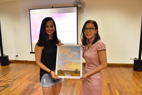 Hàng trăm học sinh nghèo tại Việt Nam được nhận học bổng Hoa Phong lan Singapore - ảnh 1