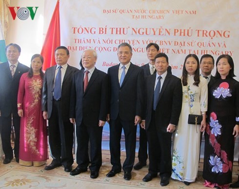 Tổng Bí thư: Mỗi người Việt hãy là cầu nối cho mối quan hệ với Hungary - ảnh 3