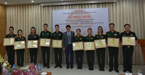 Khen thưởng tập thể, cá nhân có thành tích xuất sắc trong công tác về người Việt Nam ở nước ngoài  - ảnh 5
