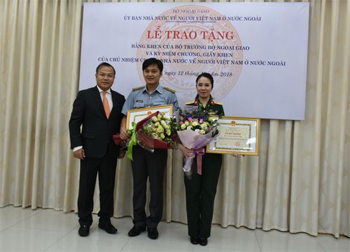 Khen thưởng tập thể, cá nhân có thành tích xuất sắc trong công tác về người Việt Nam ở nước ngoài  - ảnh 1