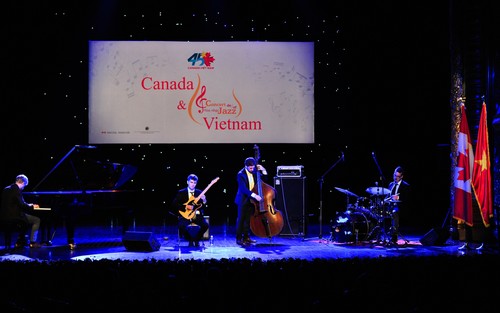 Hòa nhạc Jazz kỷ niệm 45 năm thiết lập quan hệ ngoại giao Việt Nam-Canada - ảnh 1