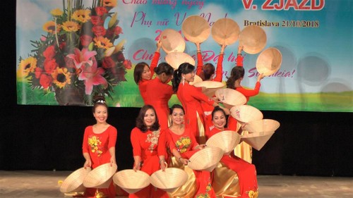  Hội phụ nữ Việt Nam tại Cộng hoà Slovakia vừa tổ chức đại hội lần thứ 5 - ảnh 5