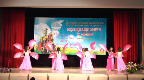  Hội phụ nữ Việt Nam tại Cộng hoà Slovakia vừa tổ chức đại hội lần thứ 5 - ảnh 3