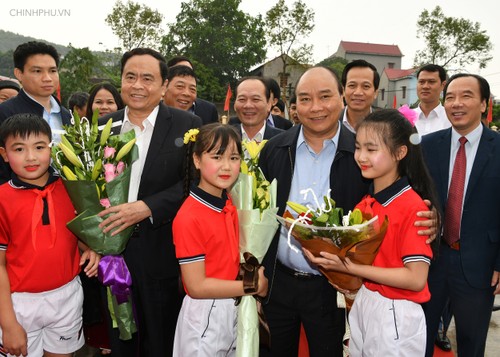 Chùm ảnh: Thủ tướng dự Ngày hội Đại đoàn kết toàn dân tộc tại Bắc Giang - ảnh 1