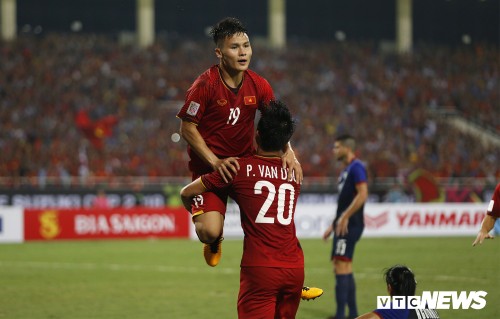 Quang Hải, Công Phượng ghi bàn, tuyển Việt Nam vào chung kết AFF Cup sau 10 năm chờ đợi - ảnh 2