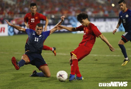 Quang Hải, Công Phượng ghi bàn, tuyển Việt Nam vào chung kết AFF Cup sau 10 năm chờ đợi - ảnh 1