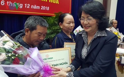 Phó Chủ tịch nước Đặng Thị Ngọc Thịnh tặng 500 nhà tình nghĩa tại miền Trung - ảnh 2