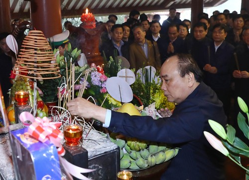 Thủ tướng dâng hương tưởng nhớ Chủ tịch Hồ Chí Minh - ảnh 1