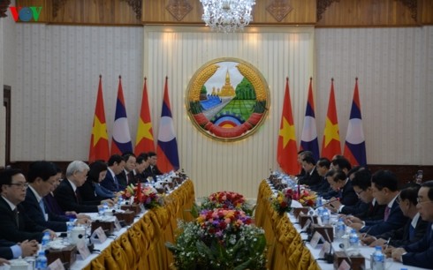 Tổng Bí thư, Chủ tịch nước hội kiến Thủ tướng và Chủ tịch Quốc hội Lào - ảnh 1