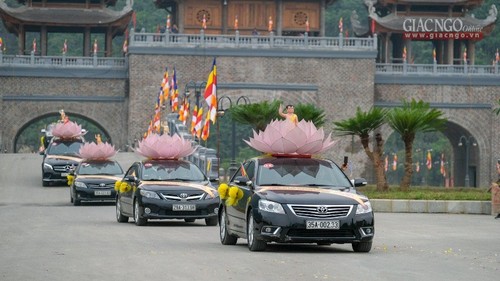 Diễu hành xe hoa trước Đại lễ Vesak tại Hà Nam - ảnh 8
