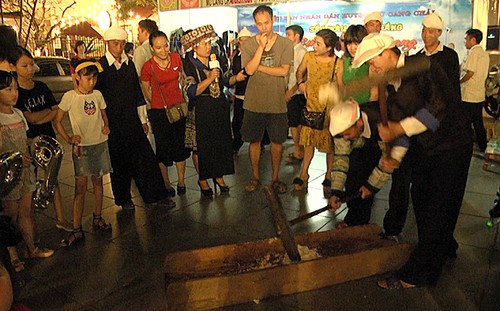 Đặc sắc văn hóa dân tộc Mông Yên Bái giữa thủ đô Hà Nội - ảnh 2