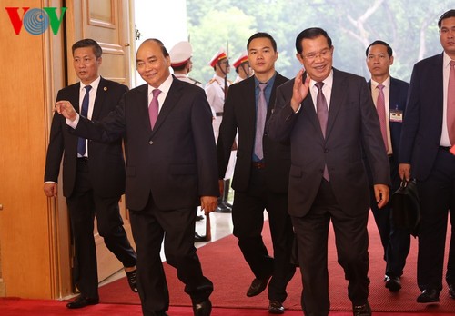 Thủ tướng Nguyễn Xuân Phúc chủ trì lễ đón Thủ tướng Campuchia Hun Sen - ảnh 4
