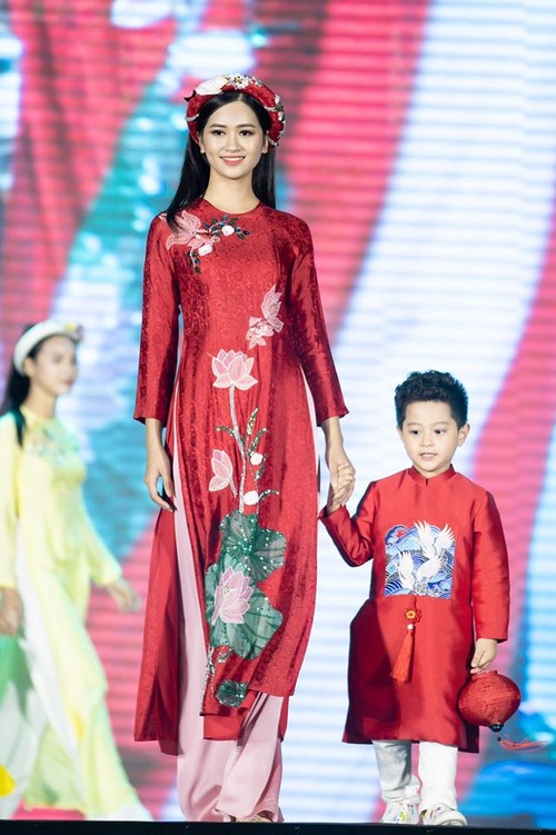 Hoa hậu Ngọc Hân với bộ sưu tập: "Sắc màu phồn vinh" - ảnh 9