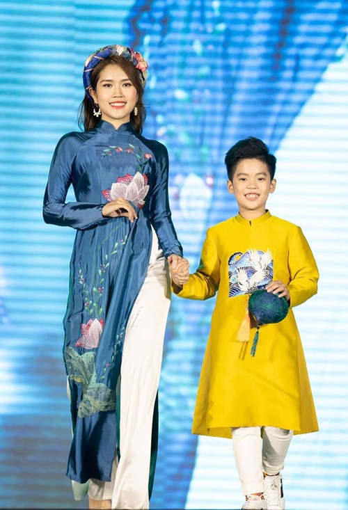 Hoa hậu Ngọc Hân với bộ sưu tập: "Sắc màu phồn vinh" - ảnh 12