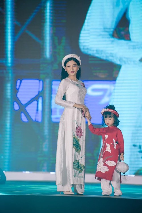Hoa hậu Ngọc Hân với bộ sưu tập: "Sắc màu phồn vinh" - ảnh 4