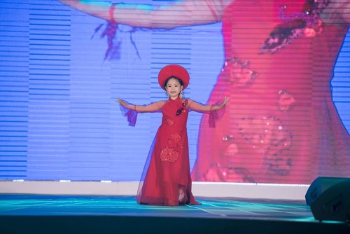 Hoa hậu Ngọc Hân với bộ sưu tập: "Sắc màu phồn vinh" - ảnh 5